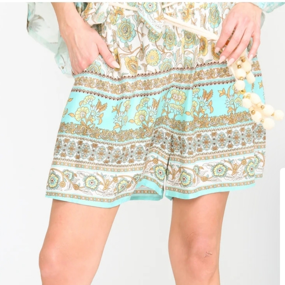 NWT Aratta Forever Lilies Shorts. Medium. High Rise